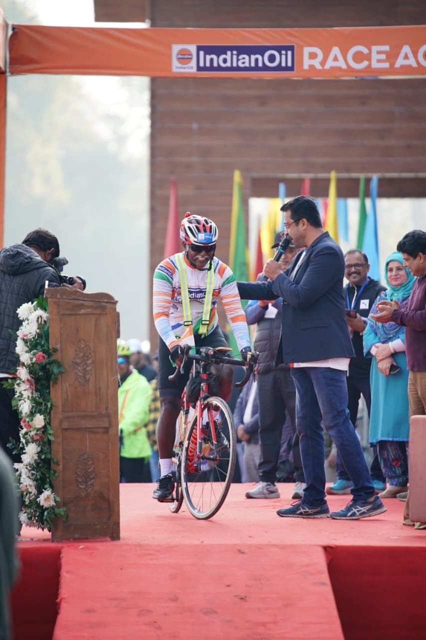 Bobba Ravinder Reddy being interviewed on the podium at an IndianOil Race Across India finish line