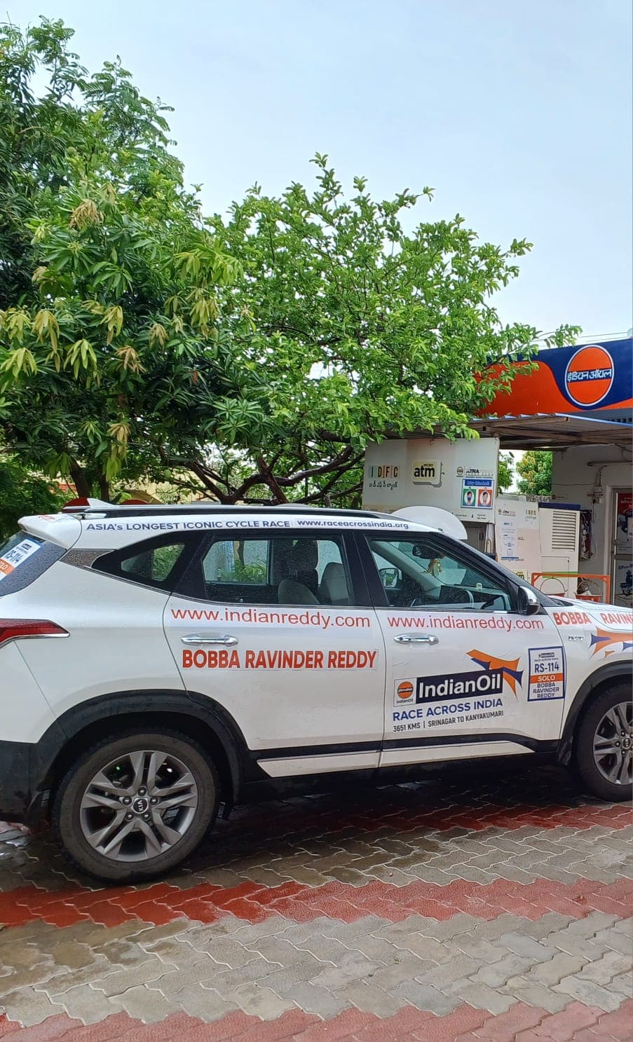 Support car branded with IndianOil Race Across India and Bobba Ravinder Reddy livery